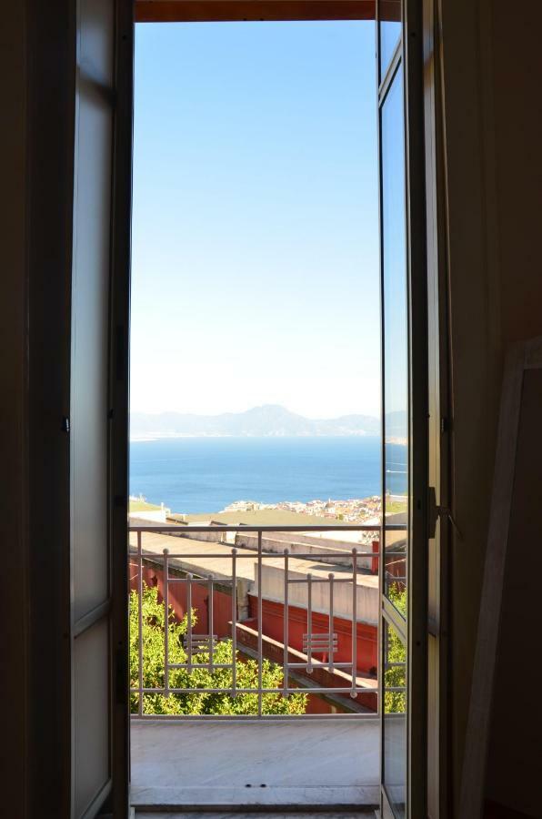 Appartamento Panoramico "Il Glicine" Naples Luaran gambar