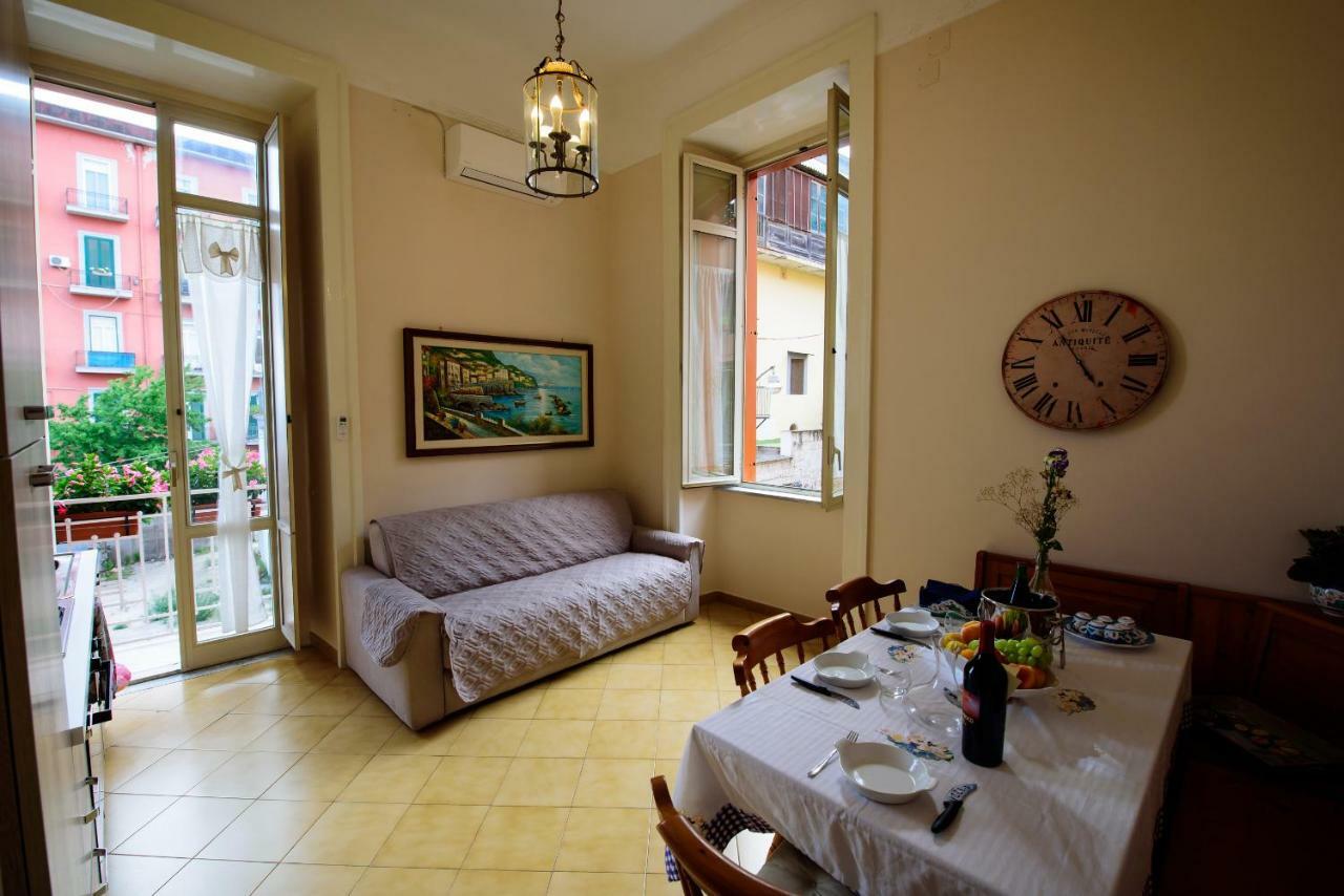 Appartamento Panoramico "Il Glicine" Naples Luaran gambar