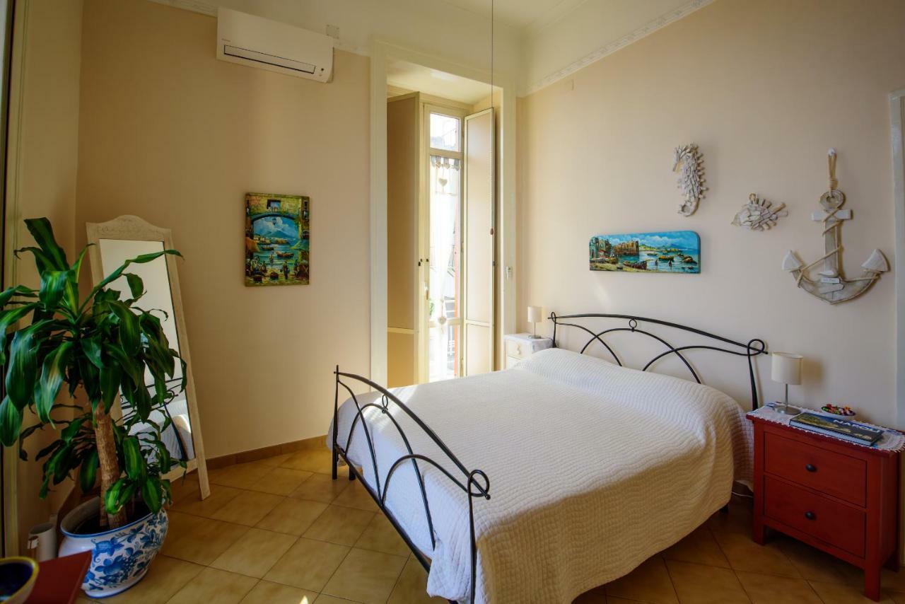 Appartamento Panoramico "Il Glicine" Naples Luaran gambar