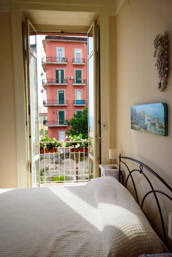 Appartamento Panoramico "Il Glicine" Naples Luaran gambar